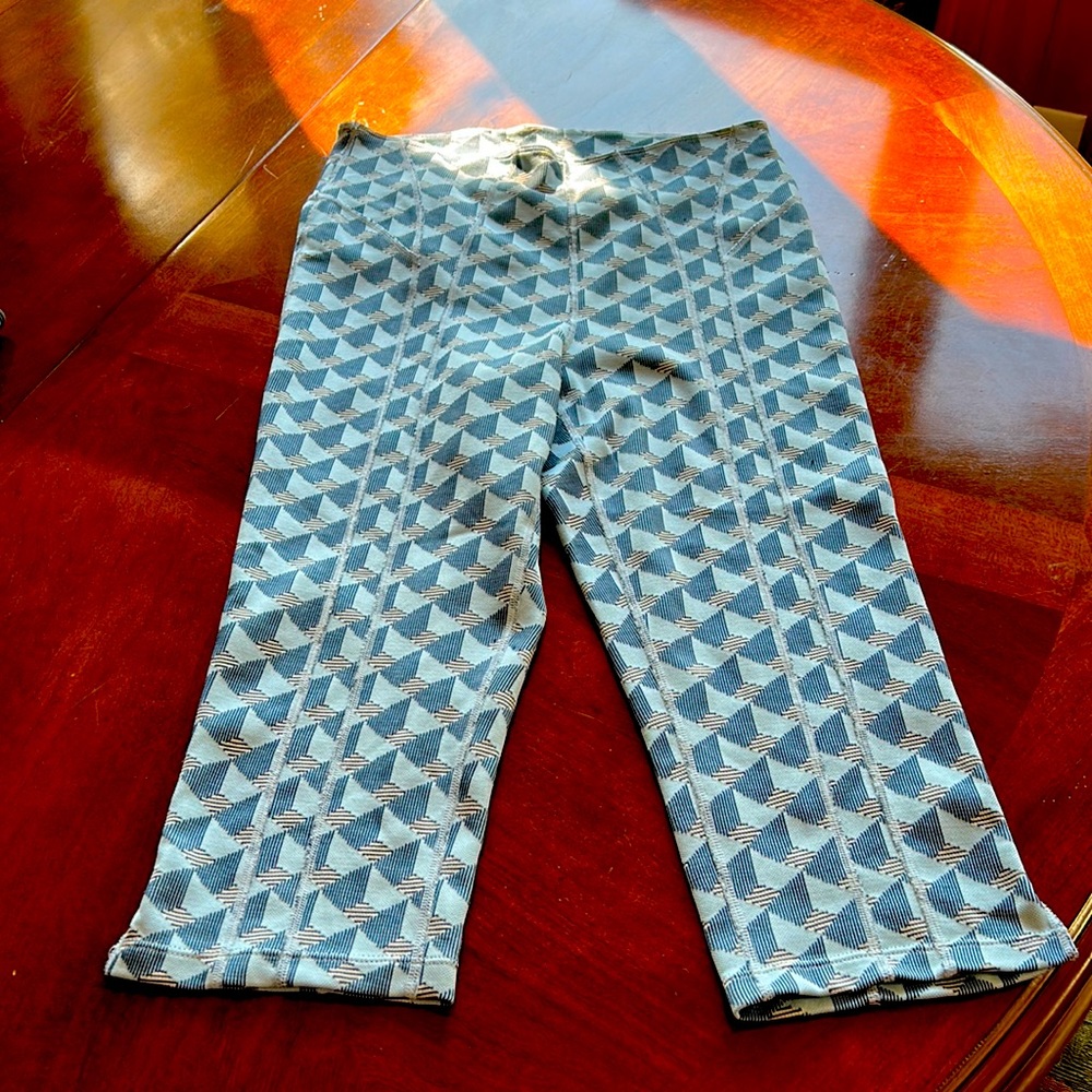 Free people, movement crop size leggings, size medium, blue pattern